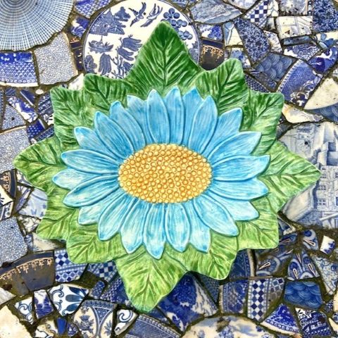 Italian Majolica Daisy Plate